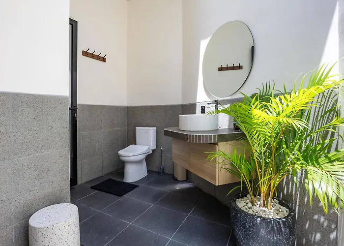 Pool Garden Private 2br - 10 Min To Finns Club